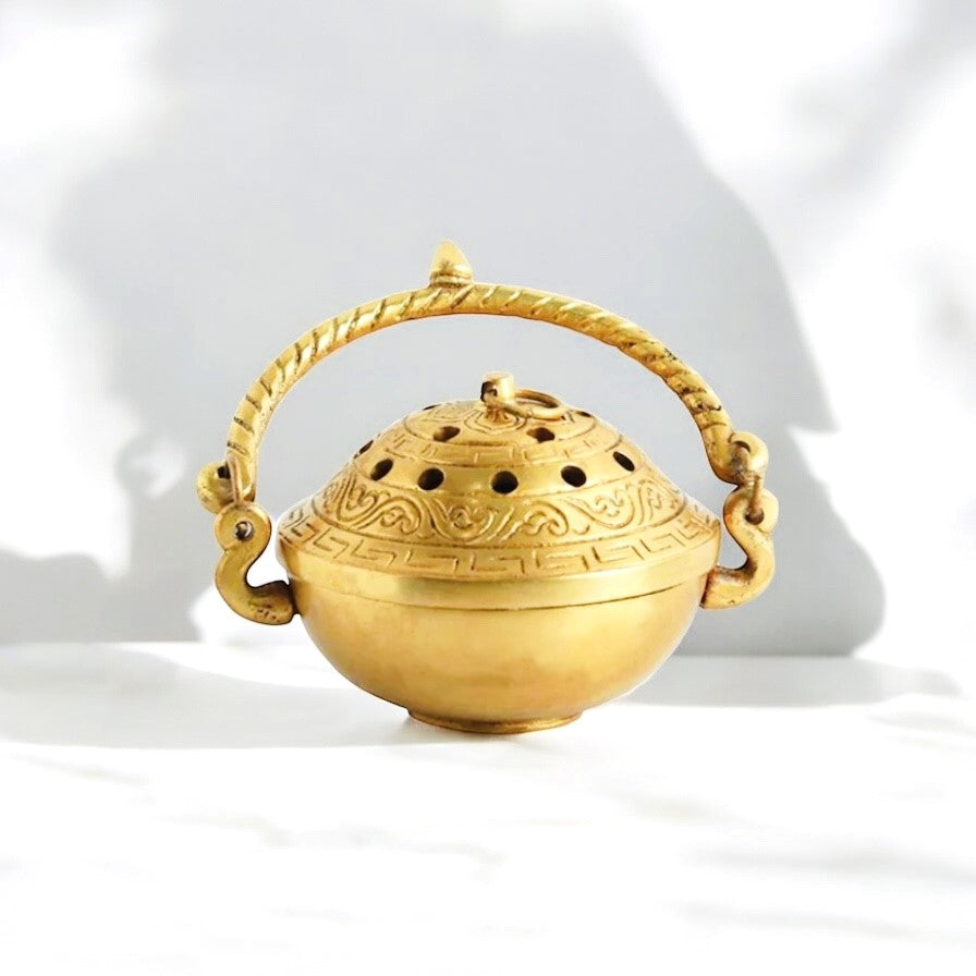 Antique Brass Incense Holder – Meditation & Yoga Room Decor