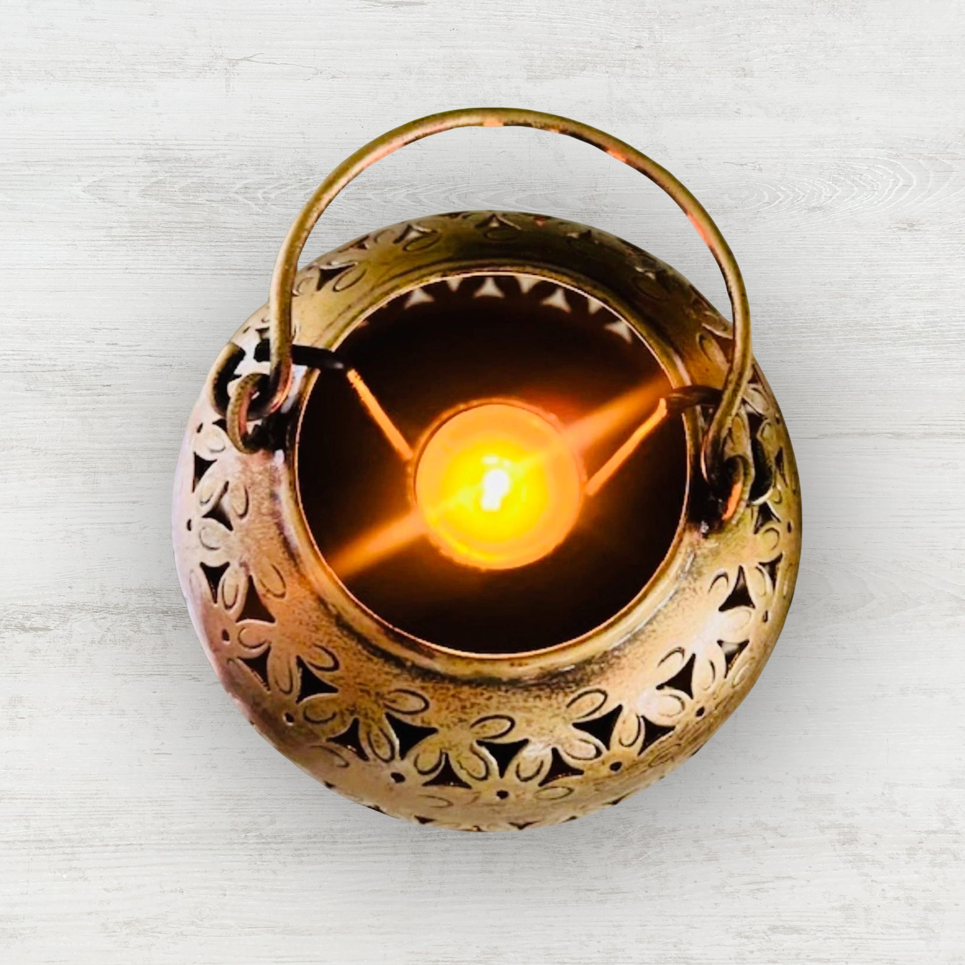 Metal tealight and incense holder with stand
