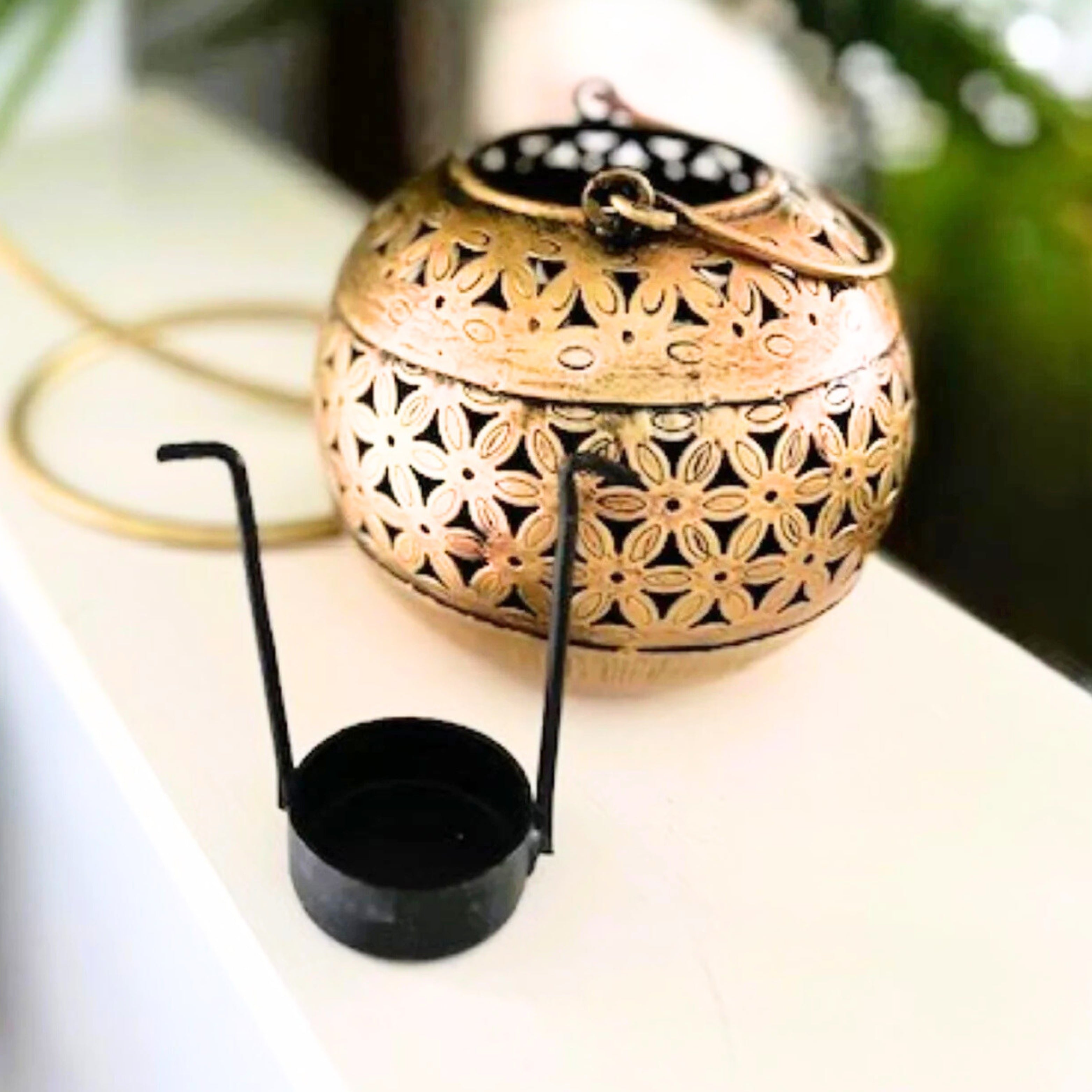 Metal tealight and incense holder with stand