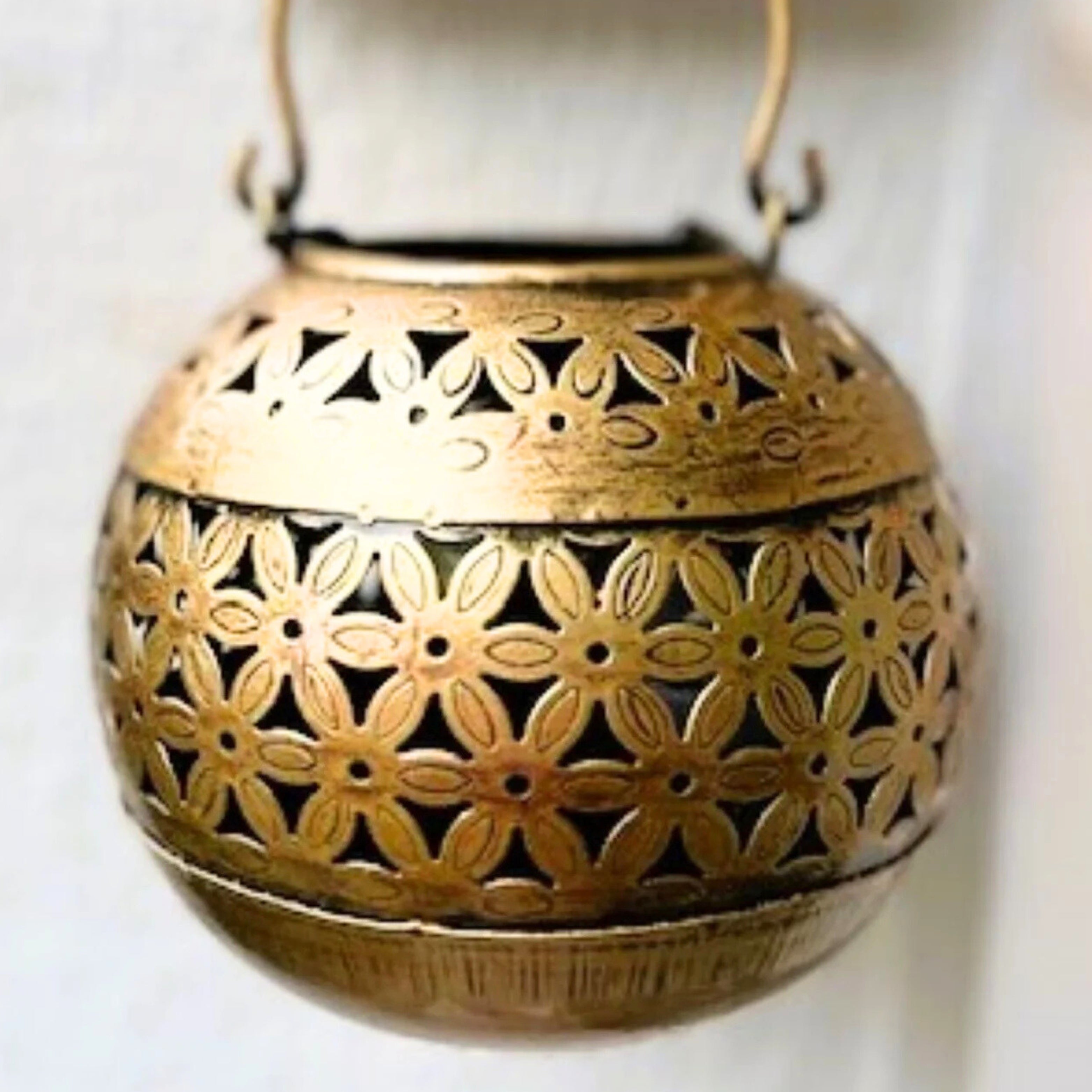 Metal tealight and incense holder with stand