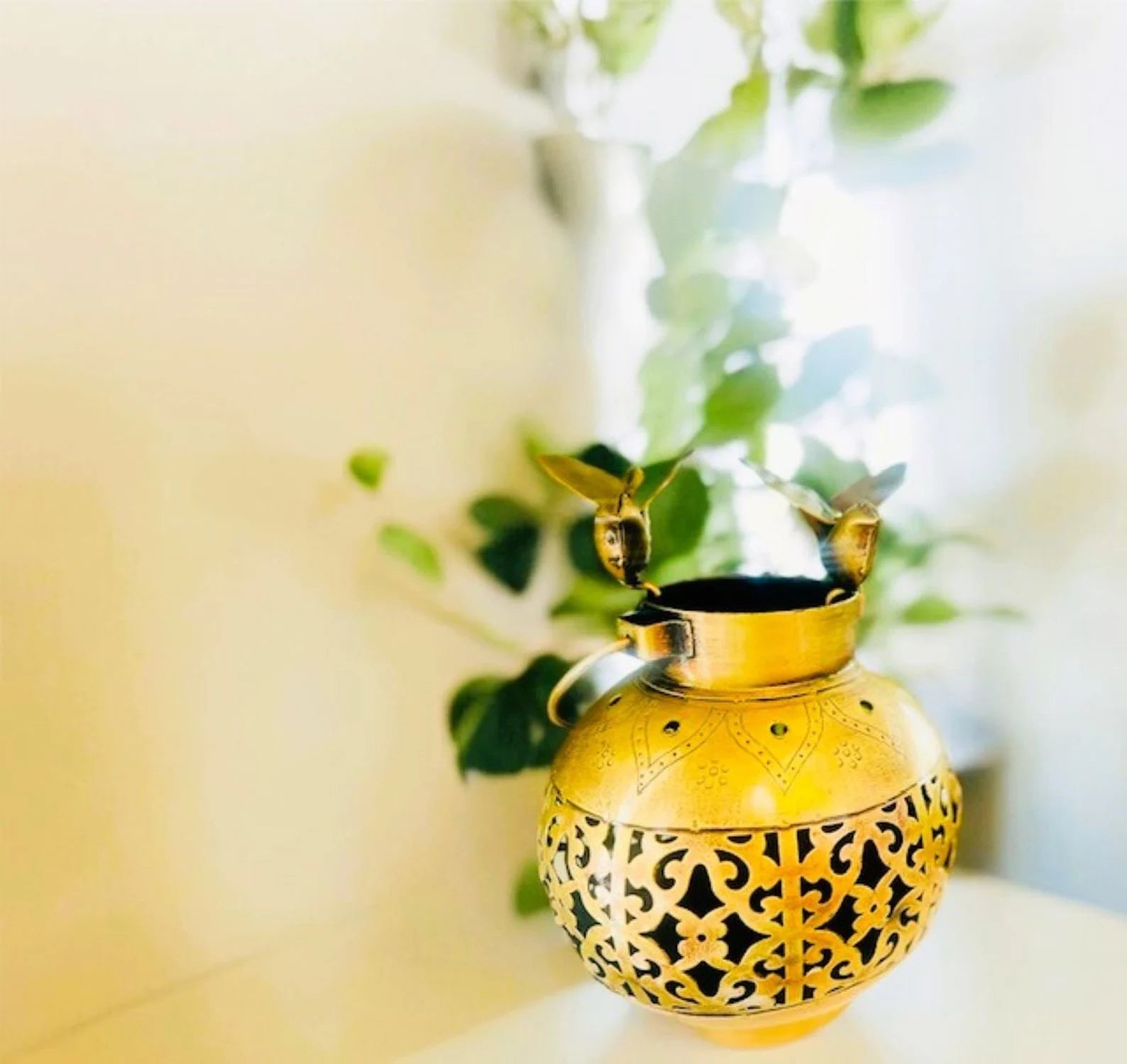 Hanging metal tealight holder