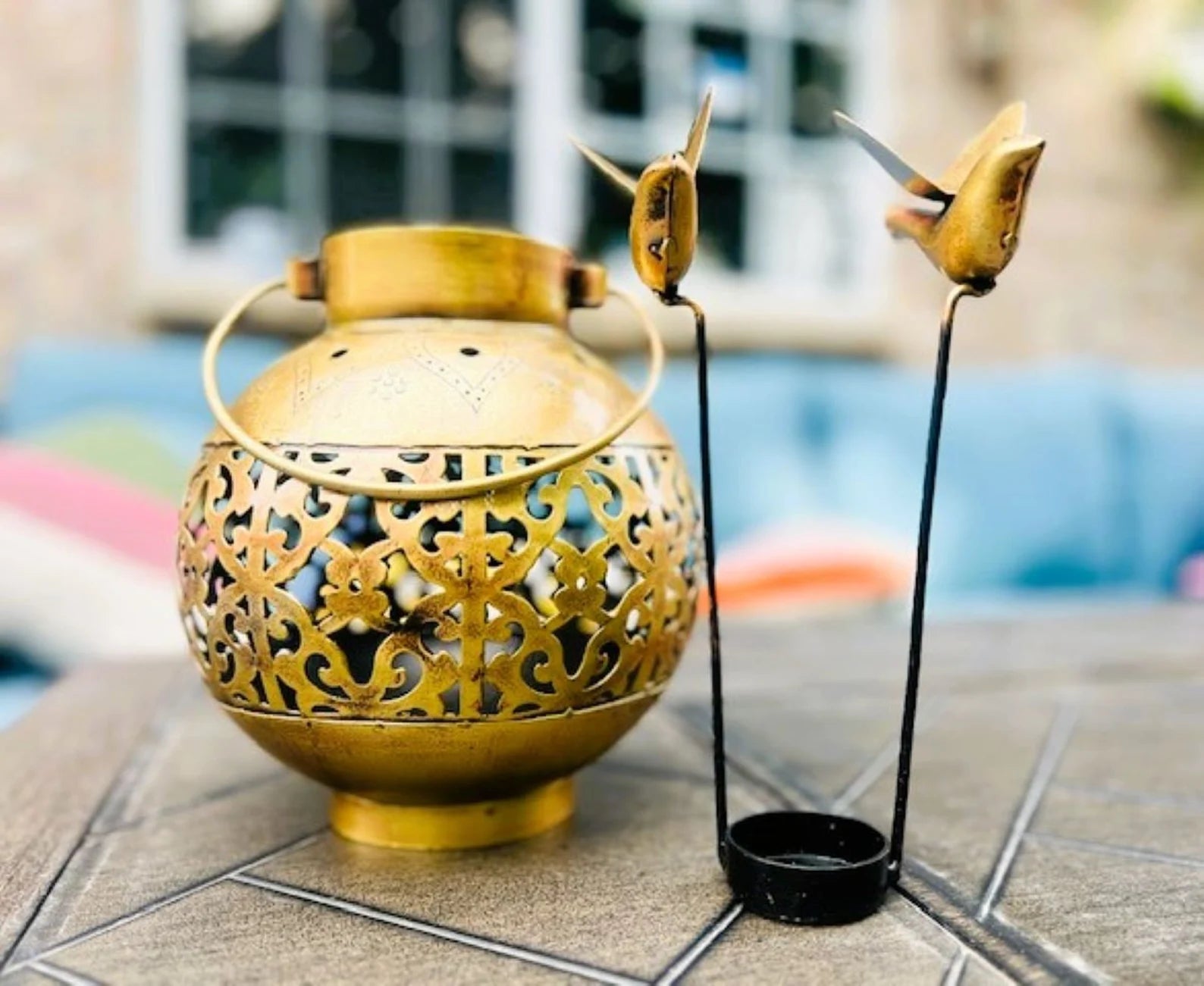 Hanging metal tealight holder